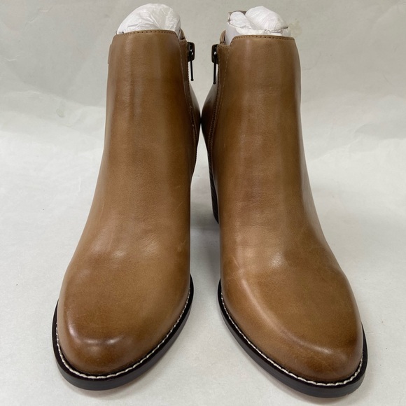 Very Volatile Wesley Style Tan Booties Size 9 New - Picture 2 of 9